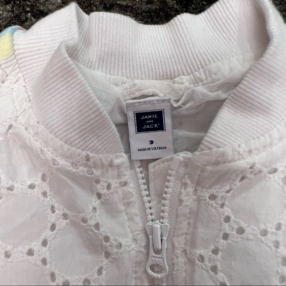 Two piece outfit- jacket and capris - Picture 3 of 9